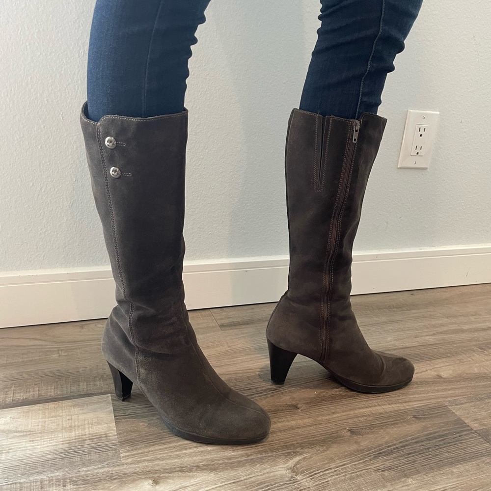 La Canadienne grey boots